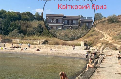 Chornomorske District Apartment | Flower Breeze