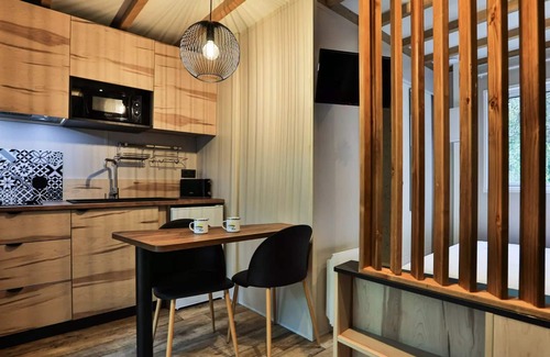 Les Conches House | Flower Camping Les Dunes * - Chalet Bois Premium 16m2 (1 bedroom) - covered terrace 8m2 + TV + sheets and towels 2 people