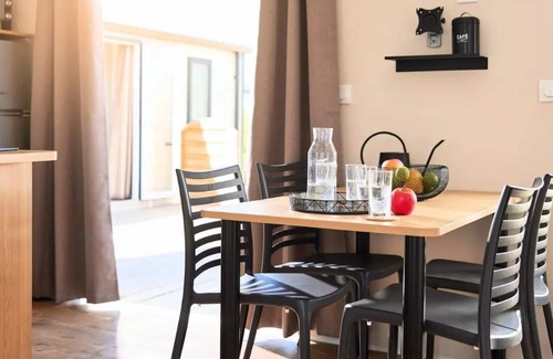 Les Conches House | Flower Camping Les Dunes * - Homeflower Premium CLIM 26.5m2 (2 bedrooms) + semi-covered terrace + TV + sheets + towels 4 people
