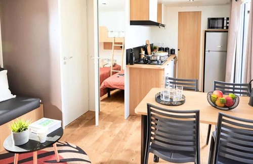 Les Conches House | Flower Camping Les Dunes * - Homeflower Premium CLIM 26.5m2 (2 bedrooms) + semi-covered terrace + TV + sheets + towels 4 people