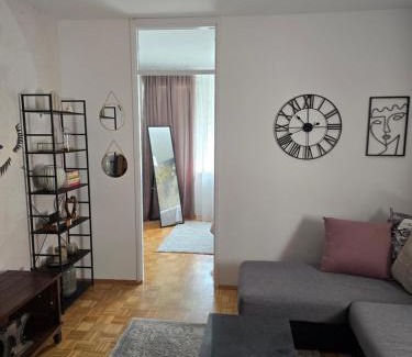 Zvezdara Apartment | Flower Home Belgrade