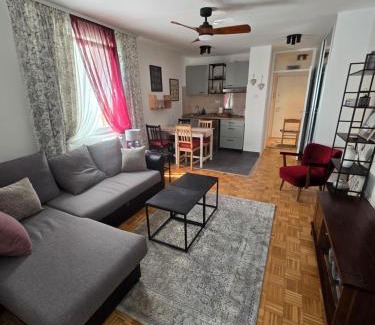 Zvezdara Apartment | Flower Home Belgrade