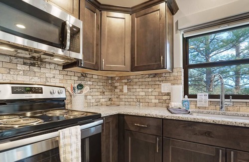 Florissant House | Fly Fishing Paradise! New, Peaceful Cabin