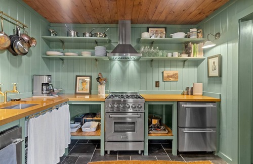 Highlands Cottage | FLY LAKE- A Modern Mirror Lake Cottage