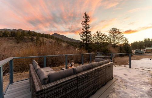Bailey House | Flyfishing Riverfront Cabin W Deck