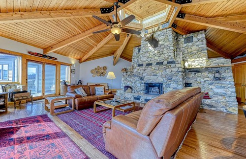 Louisa House | Flying Moose Lodge