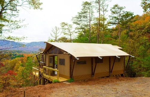 Townsend RV Rental | “Flying Squirrel” Glamping Tent *NEW HOT TUB*