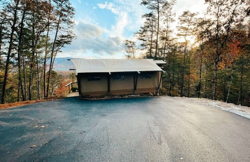 Townsend RV Rental | “Flying Squirrel” Glamping Tent *NEW HOT TUB*