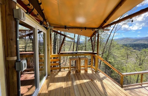 Townsend RV Rental | “Flying Squirrel” Glamping Tent *NEW HOT TUB*
