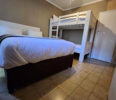 Randpark Ridge House | FM GUEST LODGE Comfort, Tranquility & Peace of Mind