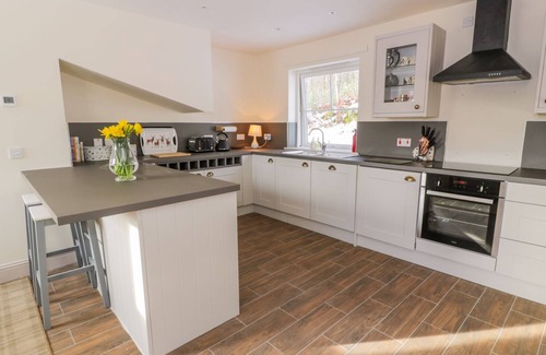 Ascog Cottage | FOIS HOUSE, pet friendly, character holiday cottage in Callander