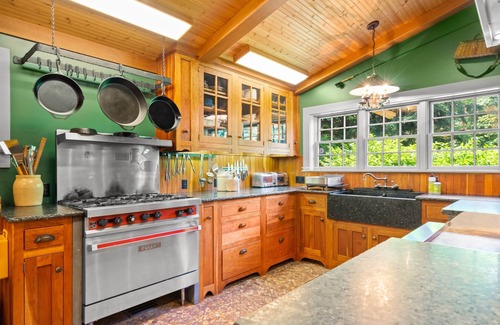 Hyner House | Folded Hills Lodge and Private Park
