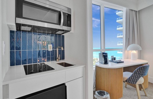 Mid Beach Condo | Fontainebleau Ocean View Junior Suite!