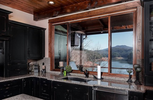 Bryson City Cabin | Fontana Lake Lodge - Free Railroad Passes - Palatial Cabin w/Gorgeous Views-