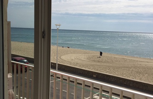 Leucate Apartment | For Rent T2 - Leucate plage - 1er G - FRONT DE MER-