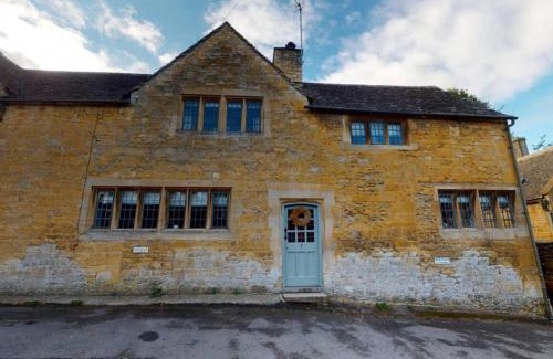 Upper Slaughter House | Fordview Cottage is full of Cotwolds Charm