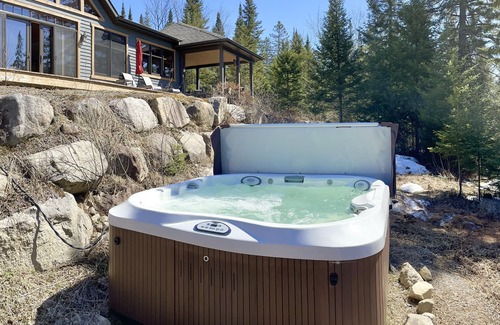 Sainte-Agathe-des-Monts Ski Chalet | Forest Chalet, by the *river*, hot tub*, *ski*, near Mont-Tremblant, 5 beds