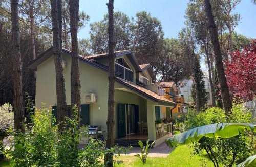 Golem Villa | Forest Cottage - middle of forest & near the beach