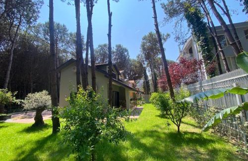 Golem Villa | Forest Cottage - middle of forest & near the beach