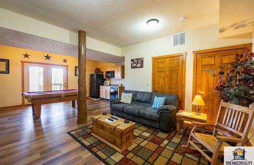 Indian Point Condo | Forest Heights Lodge 6BR ~ Game Room ~ Near SDC ~ FREE TICKETS INCLUDED! (FHL-263WO)