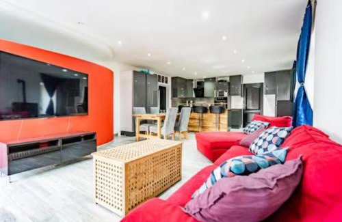 Neuville Apartment | Forest Hideout