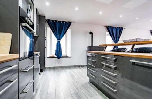 Neuville Apartment | Forest Hideout