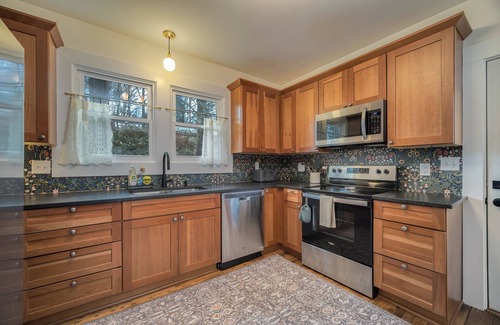 Brevard House | Forest Hill Farmhouse - Monthly Rental 5 Minutes from Downtown Brevard!