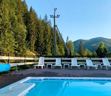 Tatariv Hotel | Forest House