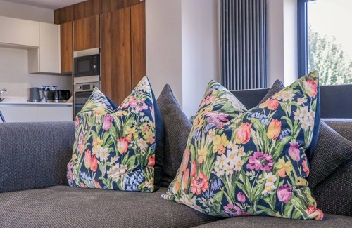 Pontyclun Cottage | FOREST LODGE, family friendly, luxury holiday cottage in Pontyclun