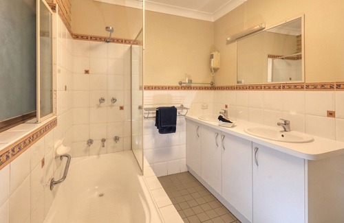 Dubbo Hotel | Forest Lodge Motor Inn & Restaurant