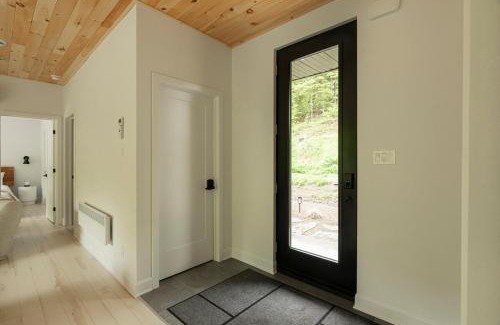 La Conception House | Forest Refuge - Fire - HotTub - Tremblant 15 min