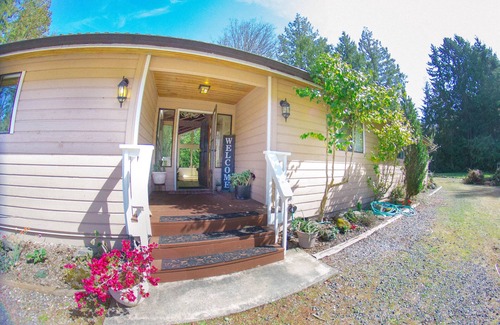 Port Angeles House | Forest Retreat ~ Pvt Creek Trail, 15 min to downtown