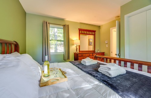 East Stroudsburg Cabin | Forest-View Poconos Cabin w/Resort Amenities