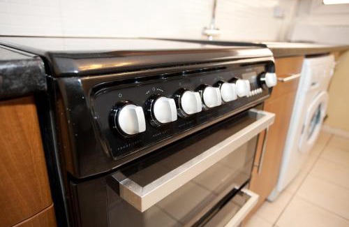 Nottingham City Centre Apartment | Foresters Inn - Huntingdon Street - Your own City Centre 7 Double Bedrooms Self Catering Apartment and 3 Bathrooms - Full Kitchen to Cook as you would at home and Snooker Room and Parking for Cars or High Top Vans at five pounds a day