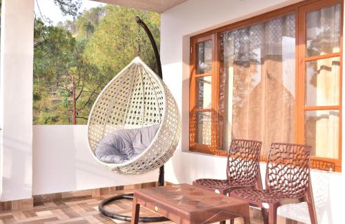 Kumarhatti Apartment | ForestVibe Kasauli l 1Km From Mall Road l Indoor Sitting Area and Restaurant l Kasauli By Splendid Hotels