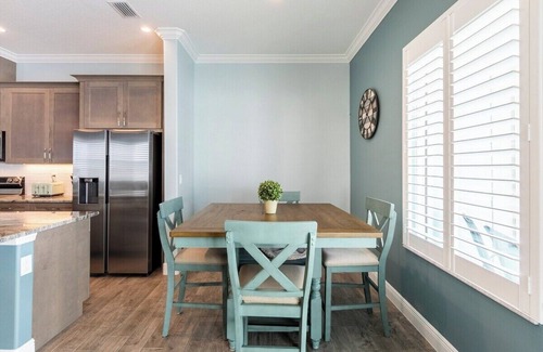 Ocean Shores House | Forget your worries in this spacious and serene space