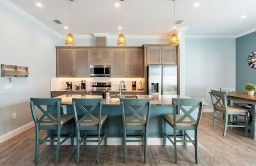 Ocean Shores House | Forget your worries in this spacious and serene space