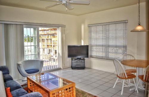 Central Beach House | Fort Lauderdale Yacht and Beach Club 416