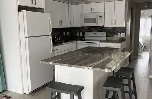 Iona Cottage | Fort Myers Beach Cottage ~ Holiday Condo ~ 1 Br 1.5 Bath ~ Sleeps 4