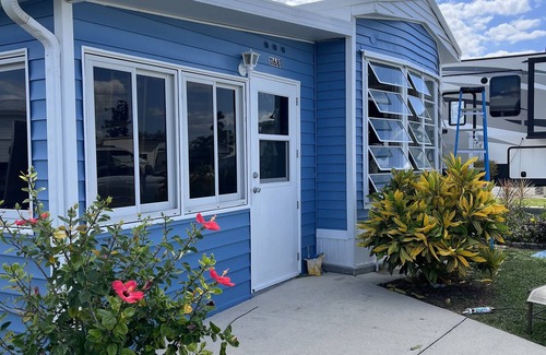 Iona Cottage | Fort Myers Beach Cottage ~ Holiday Condo ~ 1 Br 1.5 Bath ~ Sleeps 4