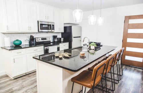 Fort Worth Apartment | Fort Worth 2BR/2BA Home w/Pool + Games | Sleeps 8