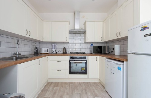 Lewisham House | Fortified Cosy 6-bedroom House - Lewisham