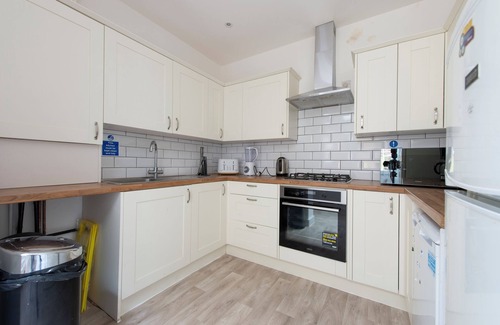 Lewisham House | Fortified Cosy 6-bedroom House - Lewisham