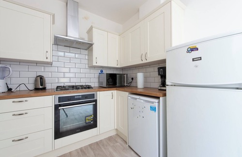 Lewisham House | Fortified Cosy 6-bedroom House - Lewisham