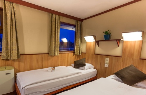 Ujlipotvaros Hotel | Fortuna Boat Hotel and Restaurant