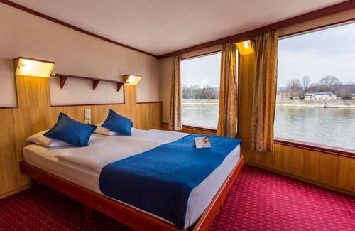 Ujlipotvaros Hotel | Fortuna Boat Hotel and Restaurant