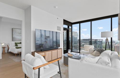 River North Apartment | Foundry Unmatched Skyline Views at Lincoln Park