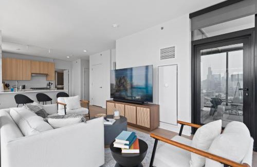 River North Apartment | Foundry Unmatched Skyline Views at Lincoln Park