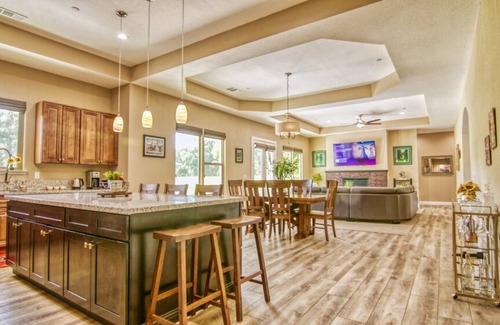 Groveland House | Fountain Fairway Lodge