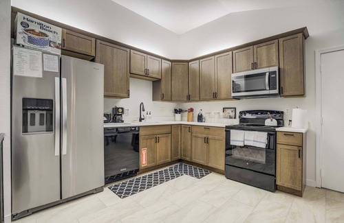 Colorado Springs Apartment | Fountain Mountain|Trails & Wildlife|BBQ + Fire Pit